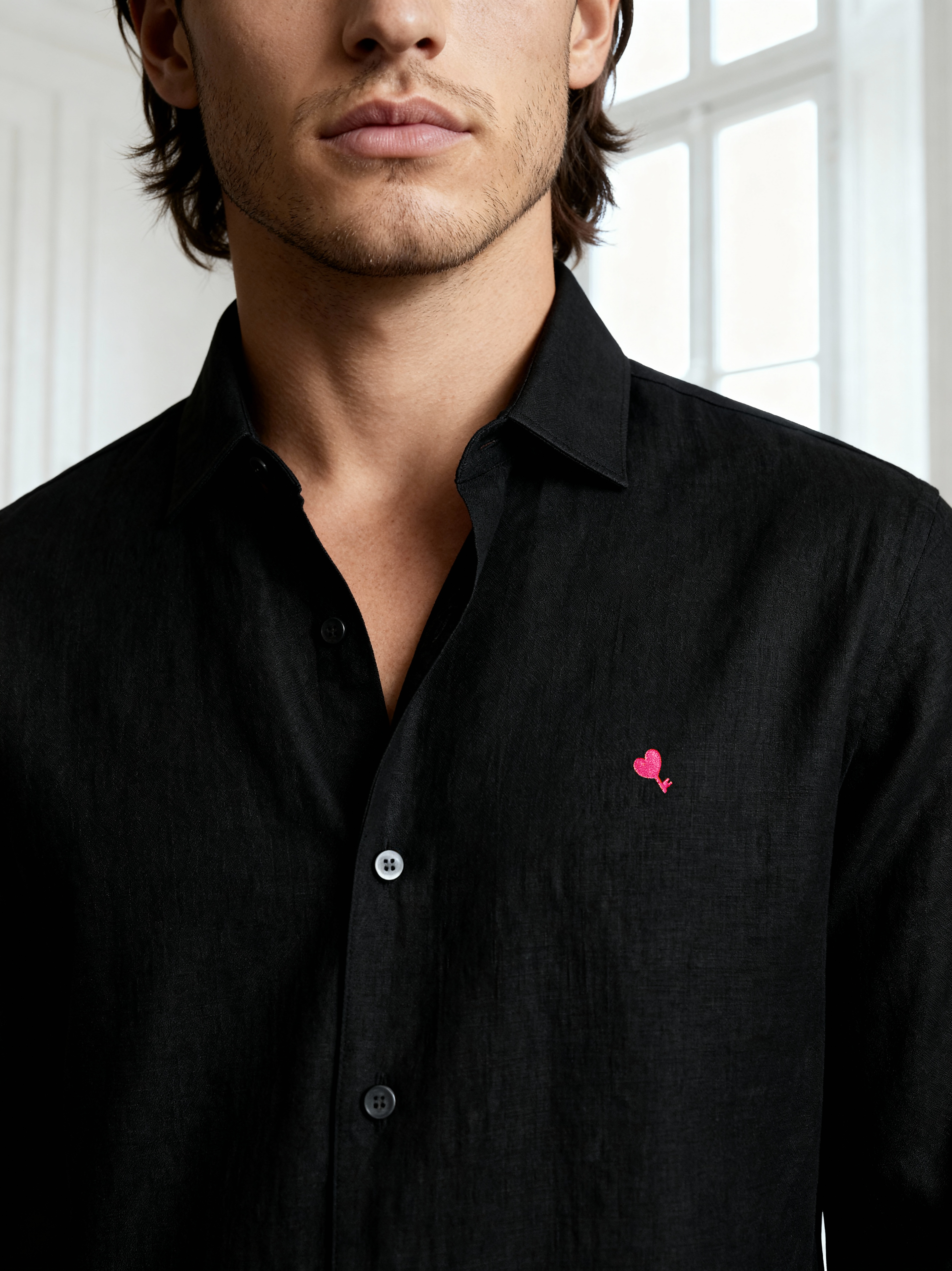 The Cœur Key Linen Shirt in Black