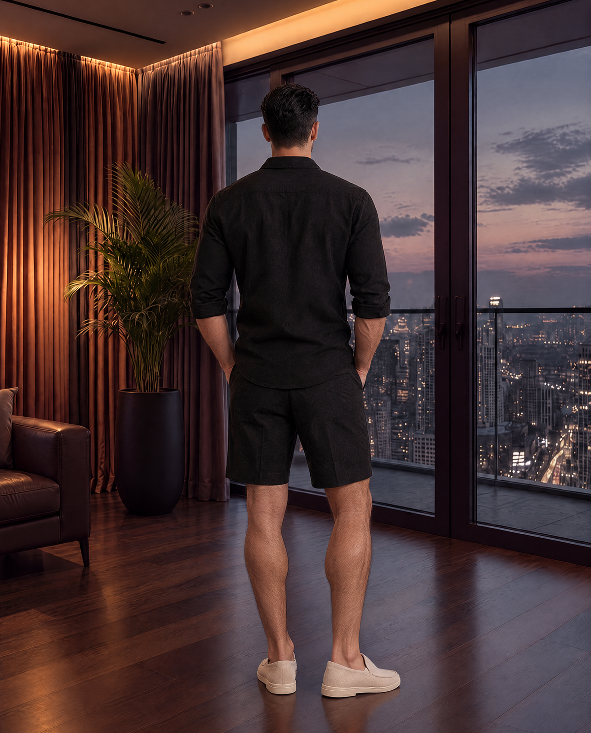 The Cœur Key Linen Shorts in Onyx Black