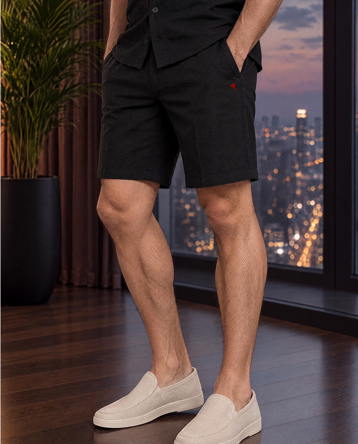 The Cœur Key Linen Shorts in Onyx Black