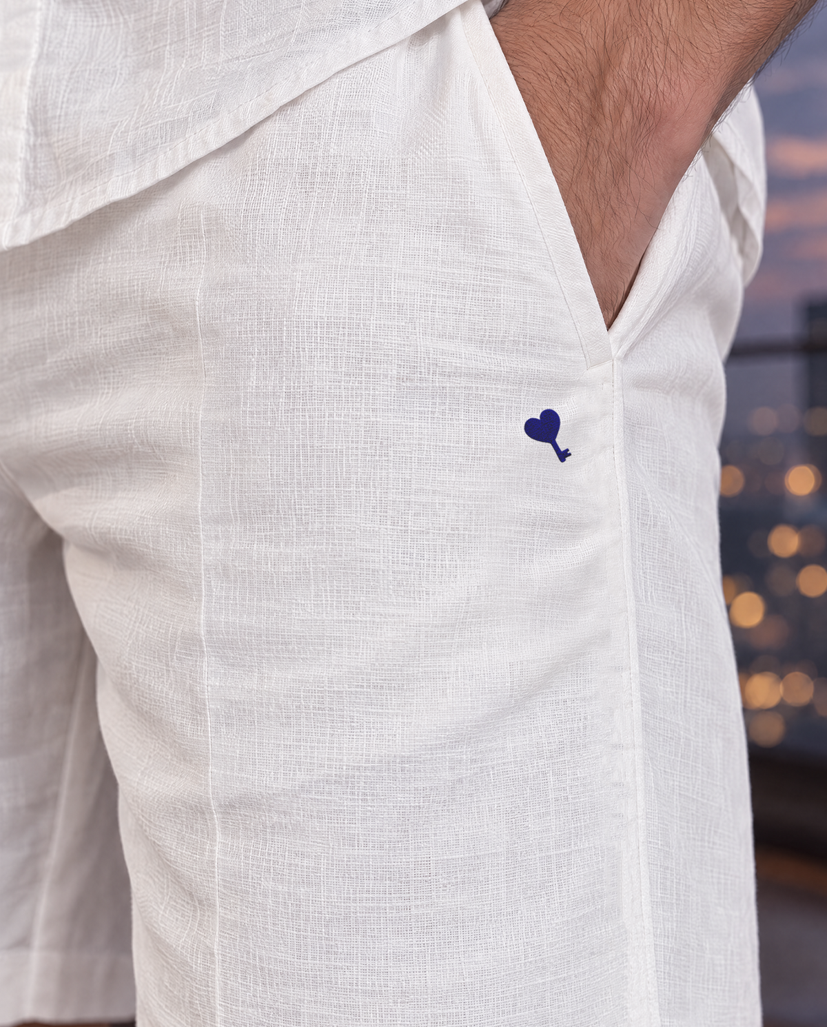 The Cœur Key Linen Shorts in Ice White